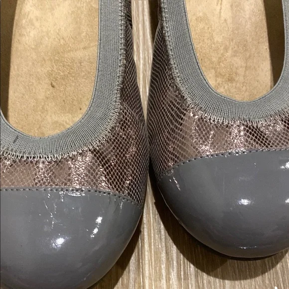 Vionic Women's Flats - Picture 3 of 4